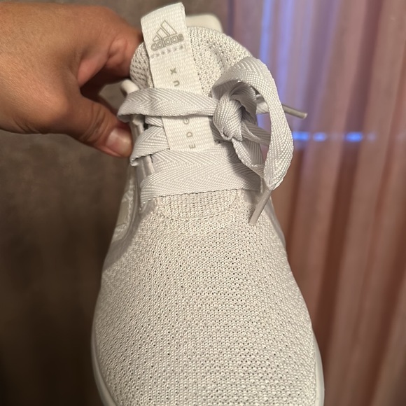 White adidas shoes - Picture 4 of 7